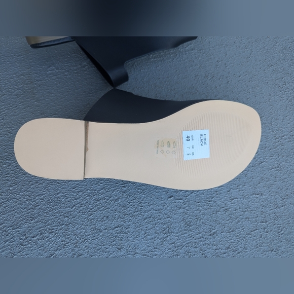 Matt & Nat Sandals, Size 40 - Picture 3 of 4